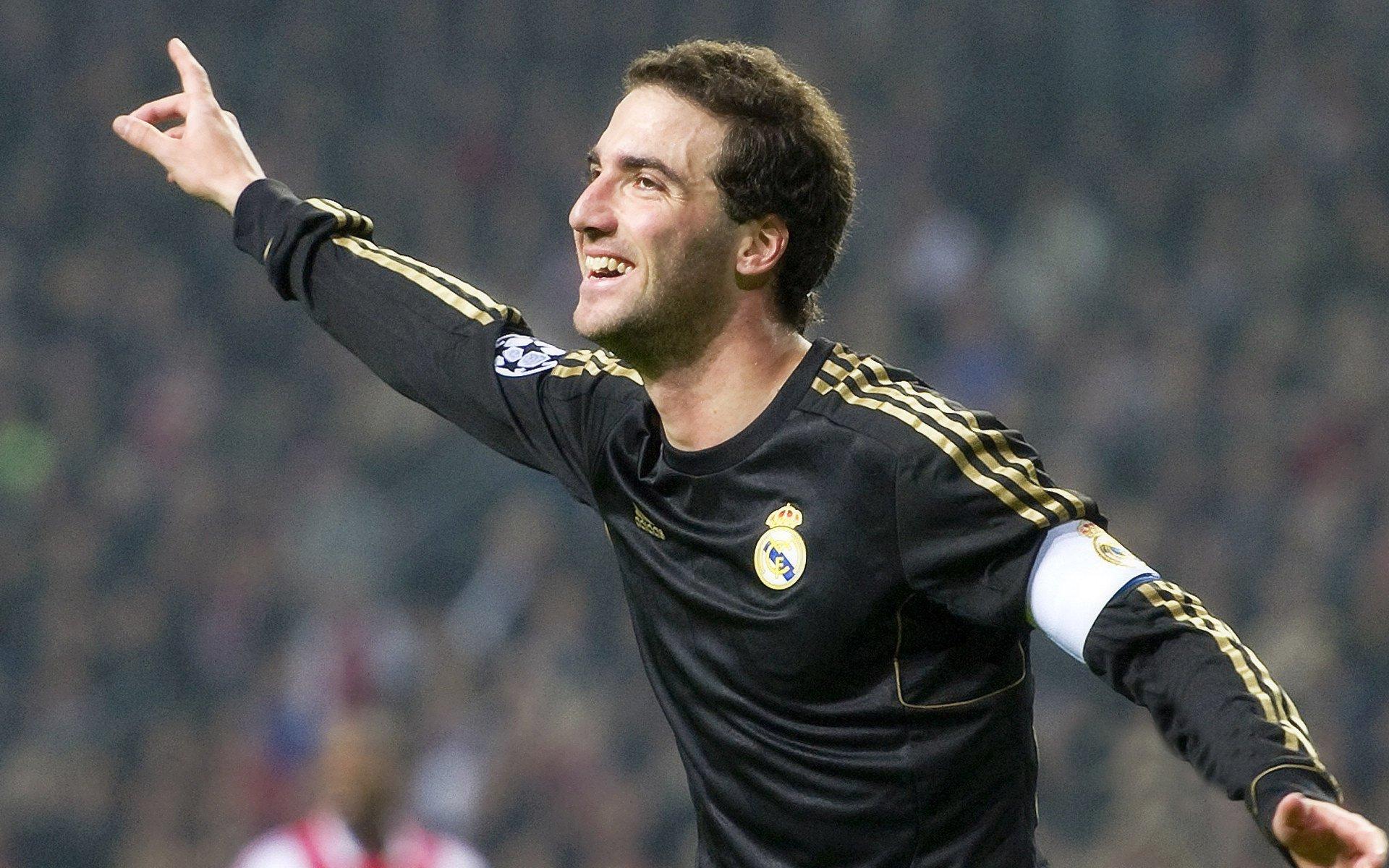 纳达尔鏖战五盘险胜德约科维奇 第15次晋级法网四强-壹号娱乐